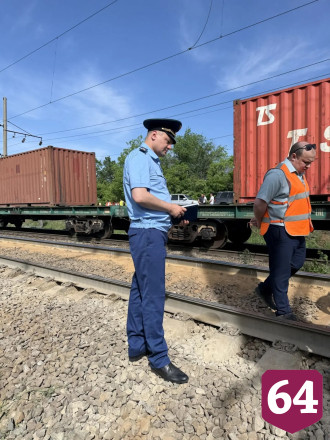 Прокуратура заинтересовалась сходом с рельсов локомотива поезда под Саратовом
