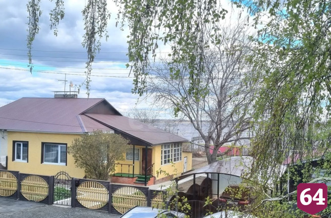 В Саратове за 1,5 миллиона рублей продают квартиру с видом на Волгу